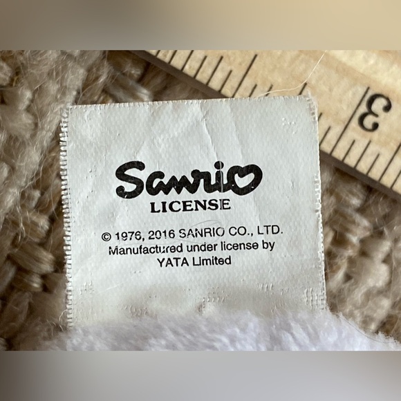 Hello Kitty plush card holder - Picture 16 of 16